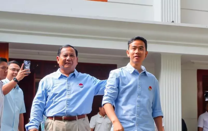 Prabowo Gibran Daftar Ke Kpu Pakai Baju Biru Ini Alasannya Hariane