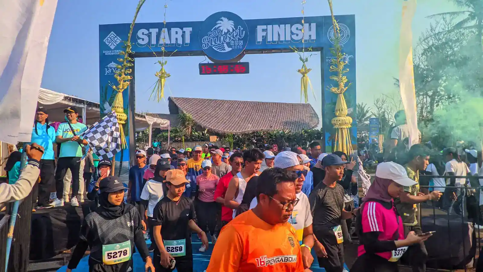 BOB Sunset Run 2023 588 Orang Ikut Kompetisi Lari Di Pesisir Pantai