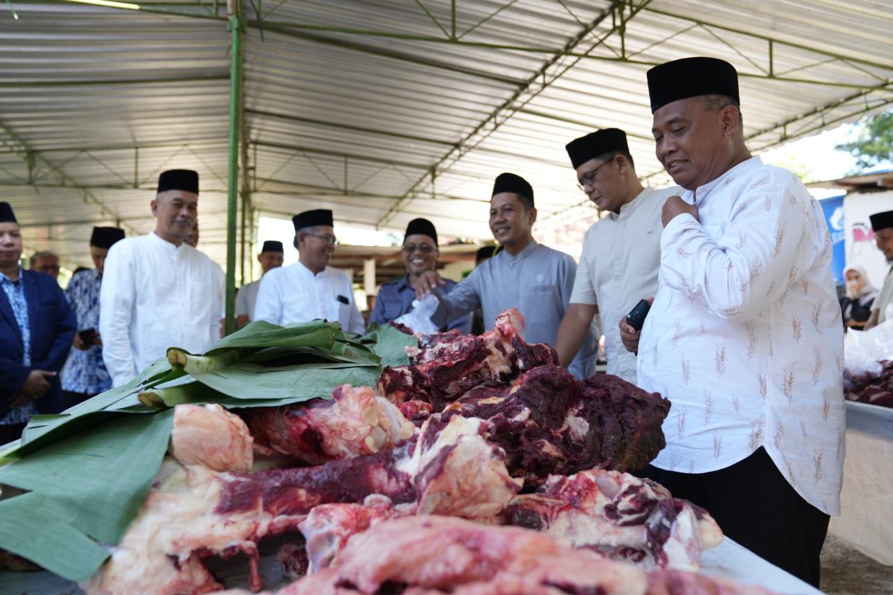 Pantau Penyembelihan Kurban, Bupati Sleman Ingatkan Tidak Buang Limbah Sapi ke Sungai