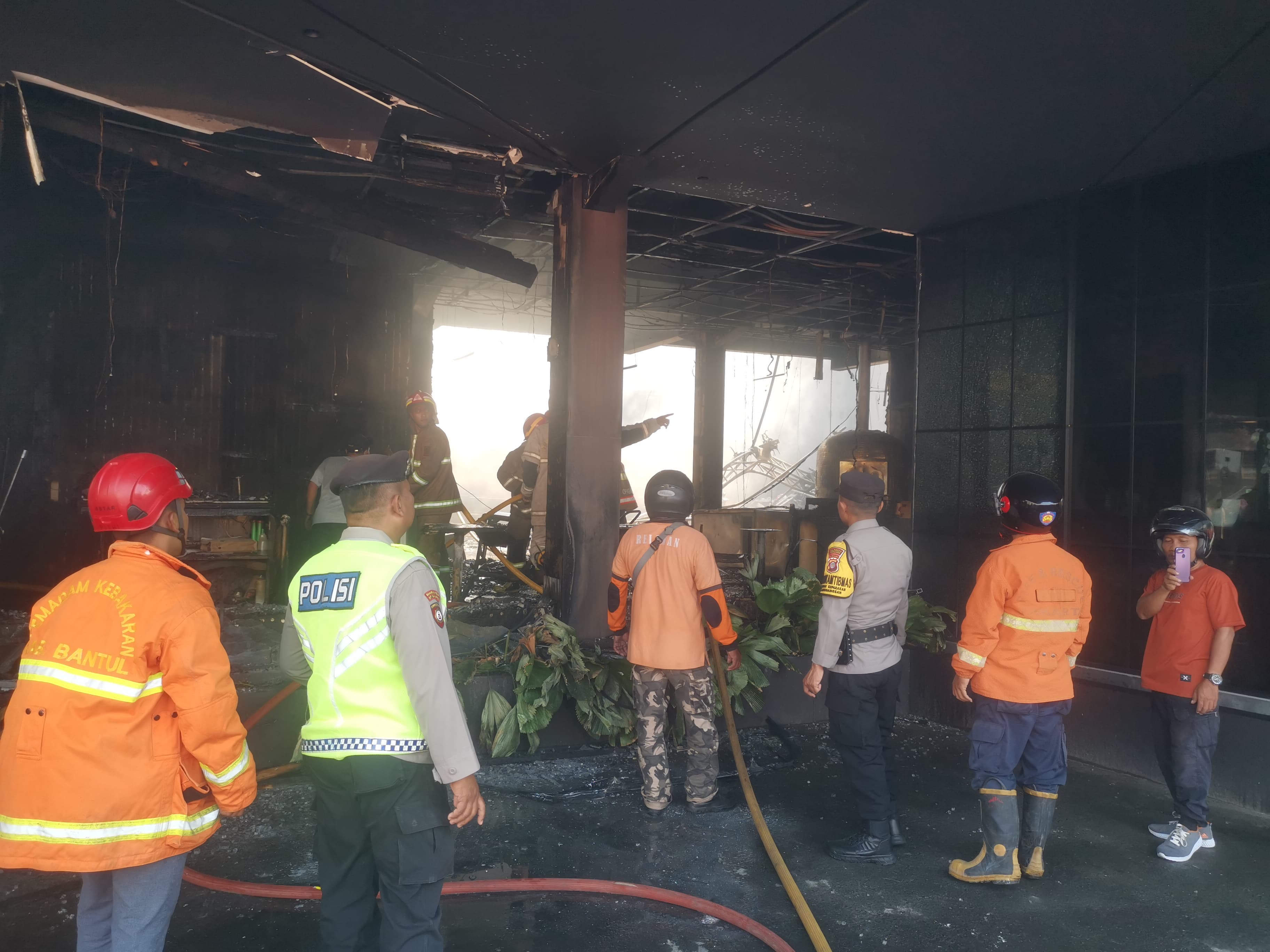 Kebakaran Vrama Biliard Jogja, Puluhan Meja Biliar-Resto Hangus