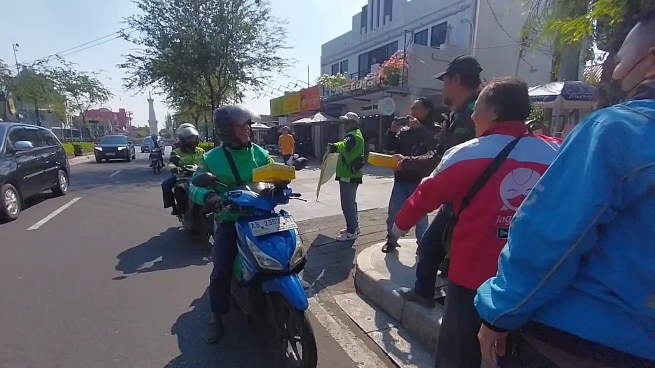 Komunitas Ojol di Jogja Gelar Aksi Jumat Berkah, Bagikan Paket Makan Siang-Deklarasi Jaga ...