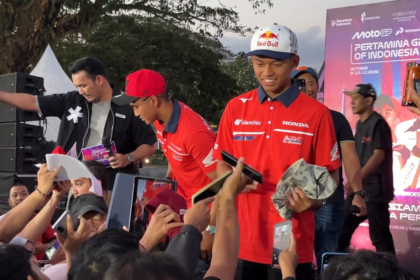 Veda Pulang ke Jogja, Sapa Fans dan Sowan Sultan HB X