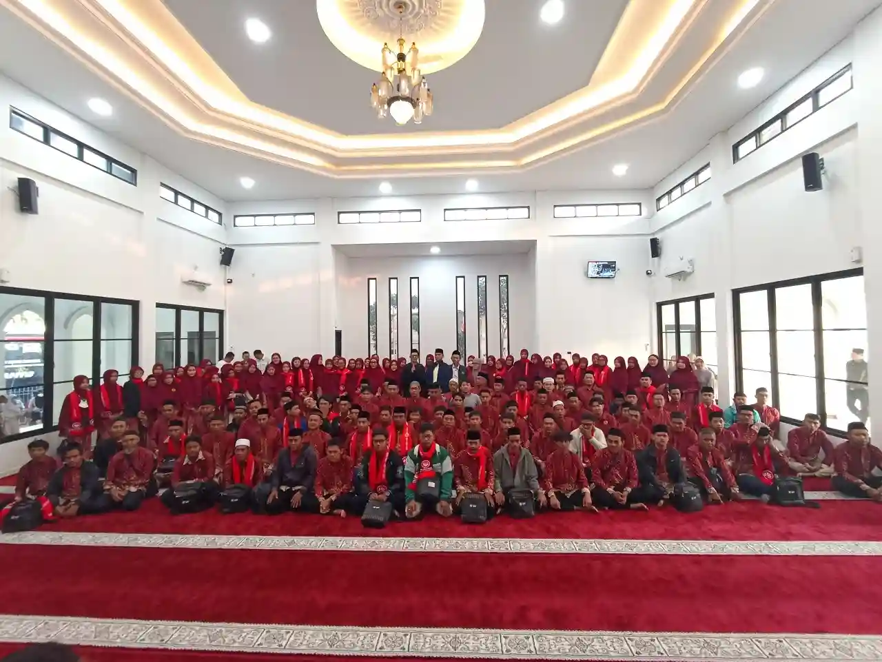 Kisah Yoga dan Yogi, Si Kembar Berangkat Umrah Bersama Ratusan Karyawan HS