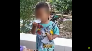 bocah di Bekasi makan kertas hingga sandal