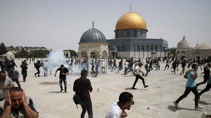 Lagi Ratusan Warga Palestina Terluka Di Masjid Al Aqsa Setelah Lewati Pembatas Milik Israel 