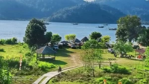 Pengibaran Bendera di Dasar Laut Kawasan Mandeh