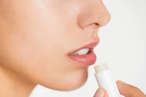 Tips mengatasi bibir kering