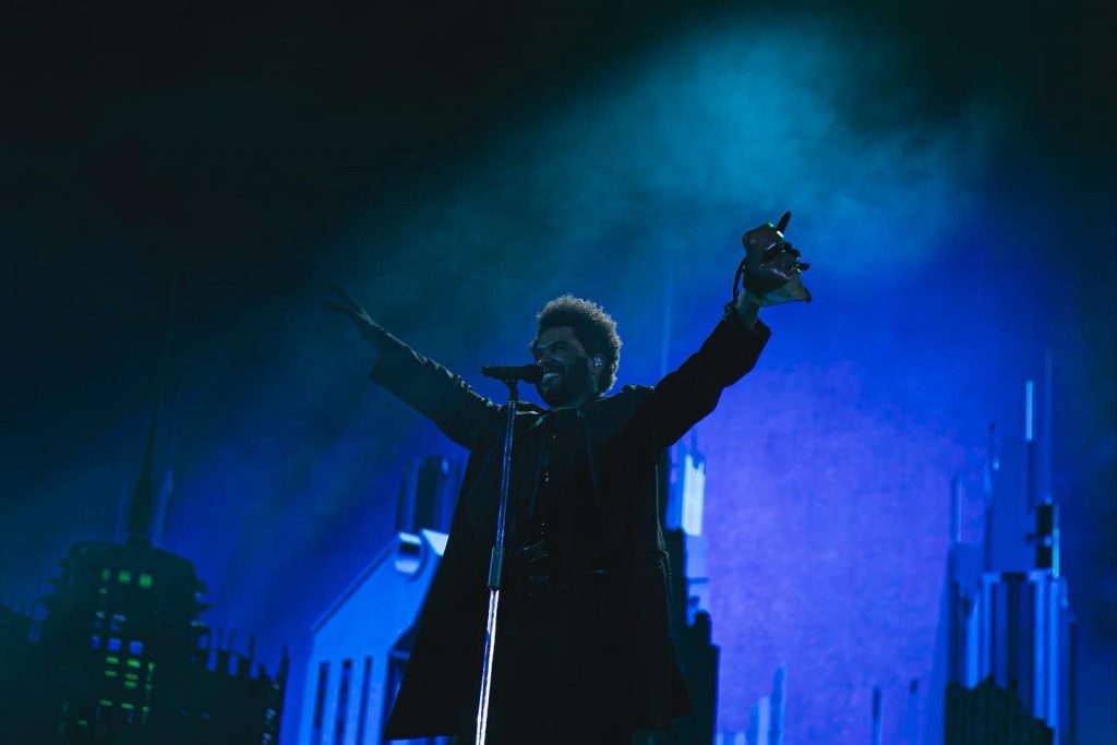 The Weeknd hentikan konsernya di LA