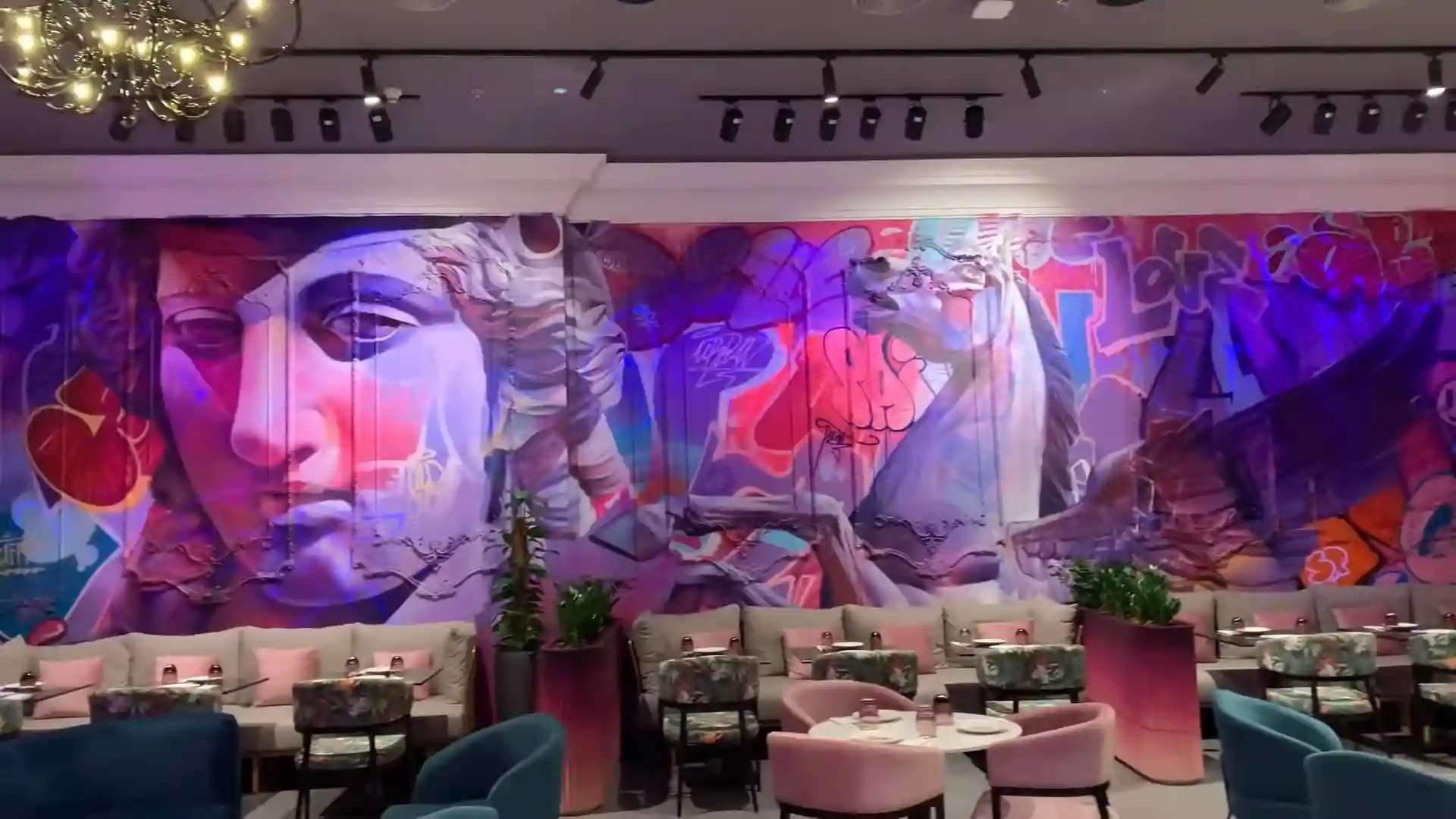 Restoran Viral di Dubai, Patung Bergerak Muncul Menggantikan Lukisan, Buat Heboh Netizen