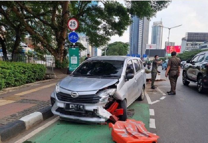 Kecelakaan di Jakarta Pusat Hari Ini 31 Oktober 2022, Sebuah Minibus