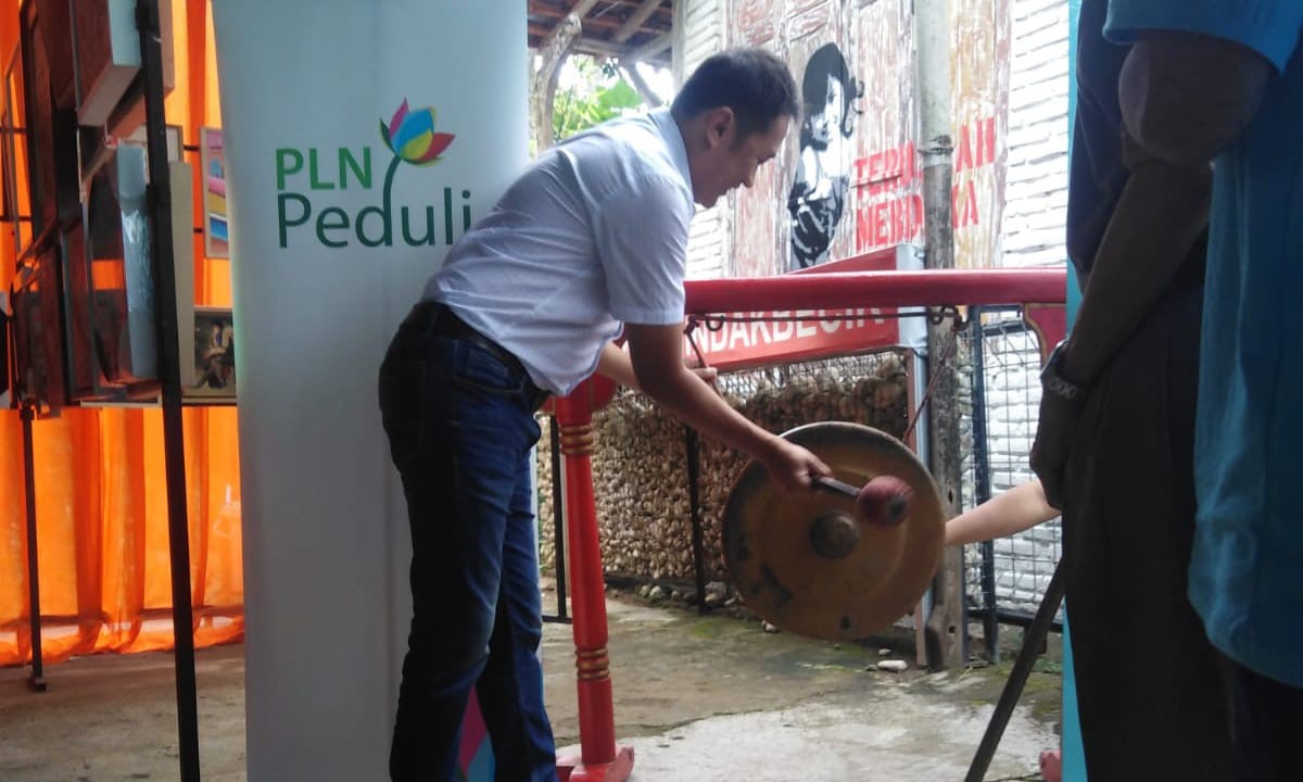 Dibuka oleh Hanung Bramantyo, Pameran Sewu Lukisan Anak #4 di Sekolah Sungai Siluk Berlangsung hingga 5 November 2022
