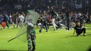 Kerusuhan suporter Arema FC Vs Persebaya. (Foto: Kerusuhan Suporter Arema FC Vs Persebaya)