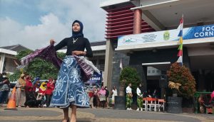 Fashion Show di Pasar