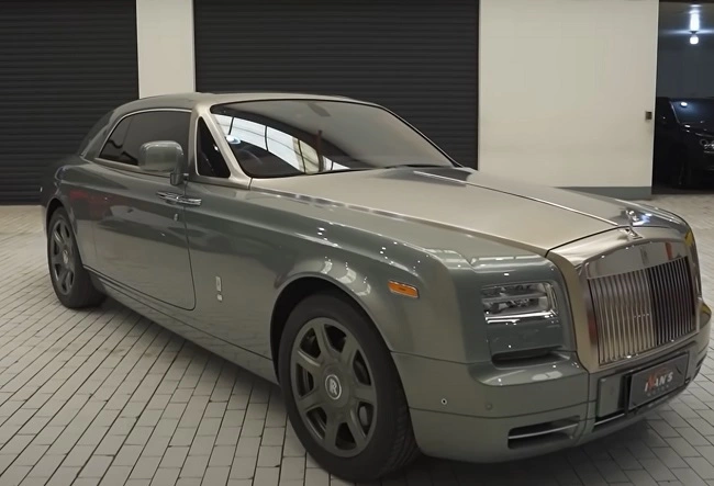 Merk Mobil Rolls Royce Phantom