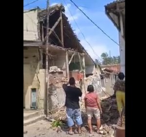 Rumah rubuh akibat Gempa di Cianjur