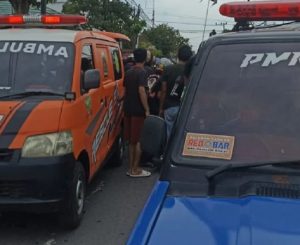 Suasana pasca insiden tabrakan dua kendaraan di Banjarmasin
