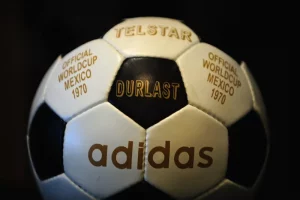 Sejarah bola resmi Piala Dunia