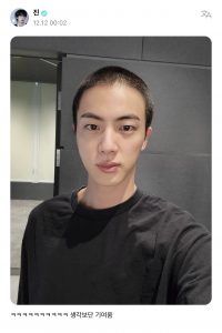Jin BTS pamer rambut cepak