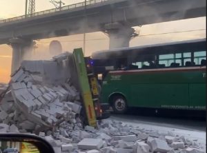 Rekaman netizen pasca kecelakaan di Tol Japek hari ini