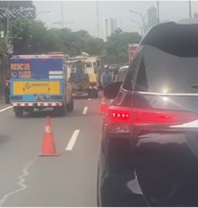 Situasi lalu lintas sekitar lokasi kejadian kecelakaan di Jakarta Barat