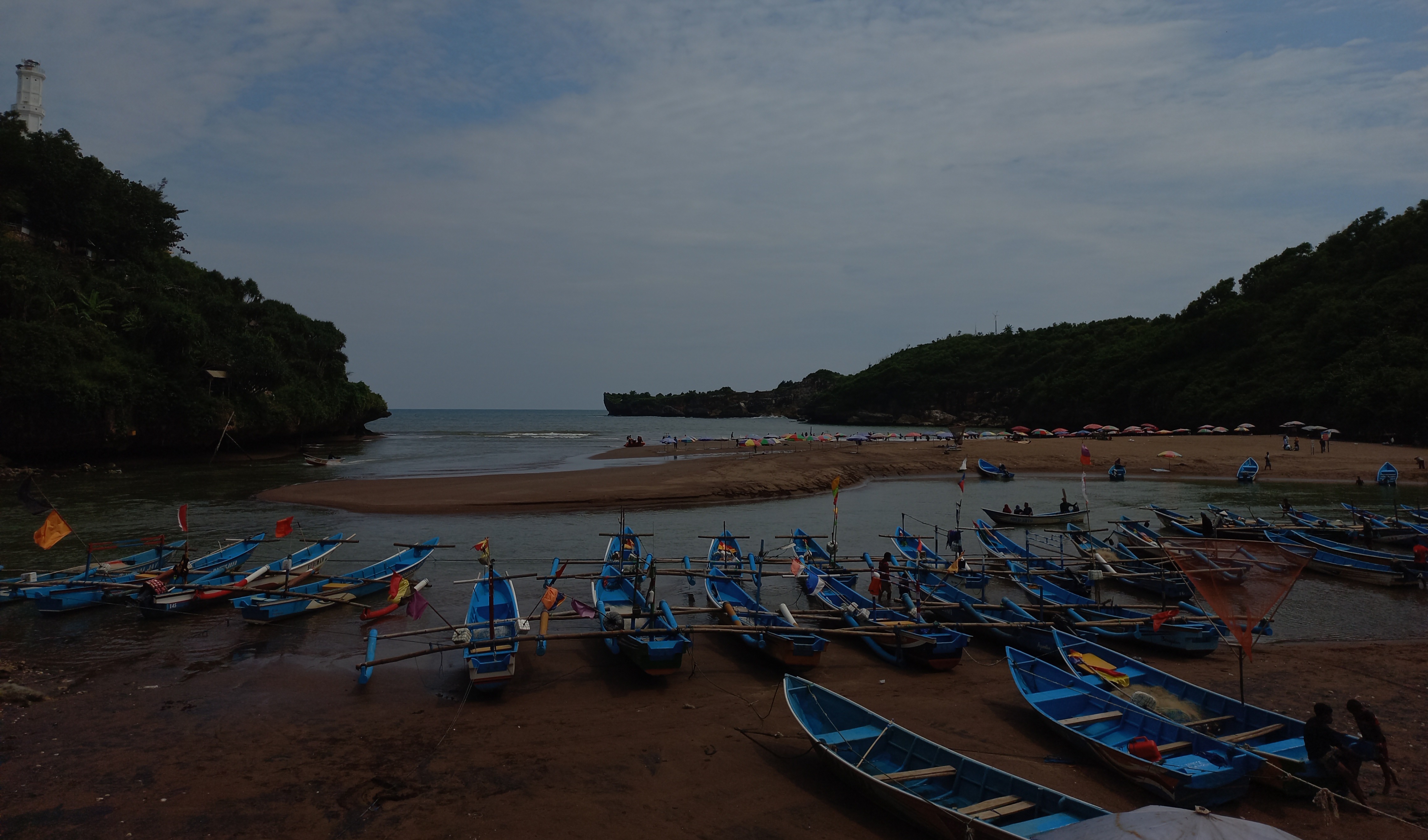 Gelombang Tinggi, Nelayan Pantai Baron Terpaksa Berhenti Melaut