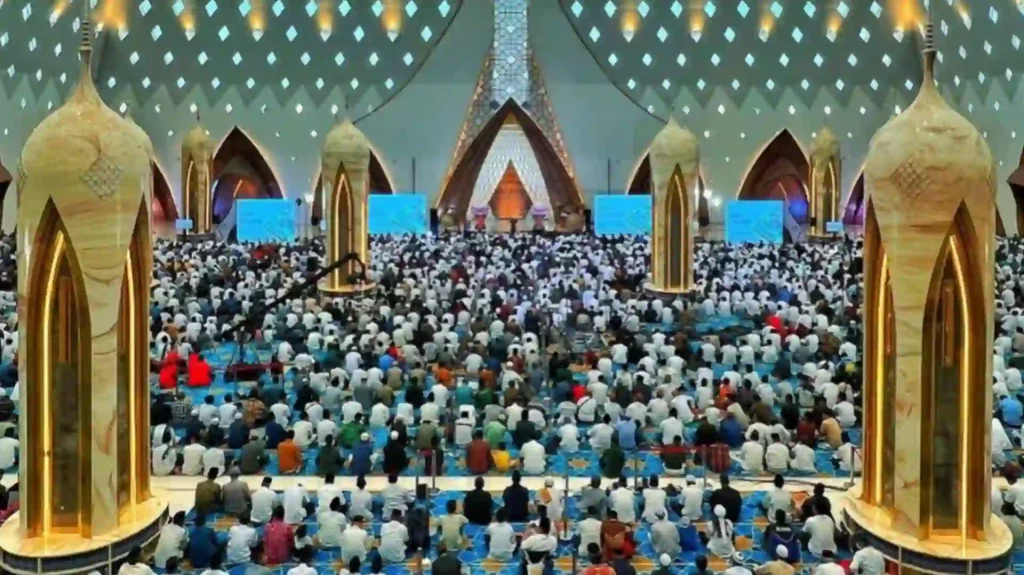 Masjid Raya Al Jabbar dibersihkan