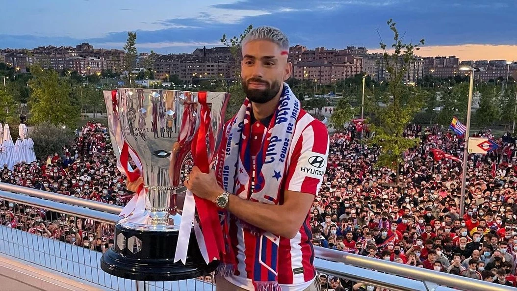 Barcelona Datangkan Yannick Carrasco Dari Atletico Madrid Habiskan Rp Miliar Plus Memphis