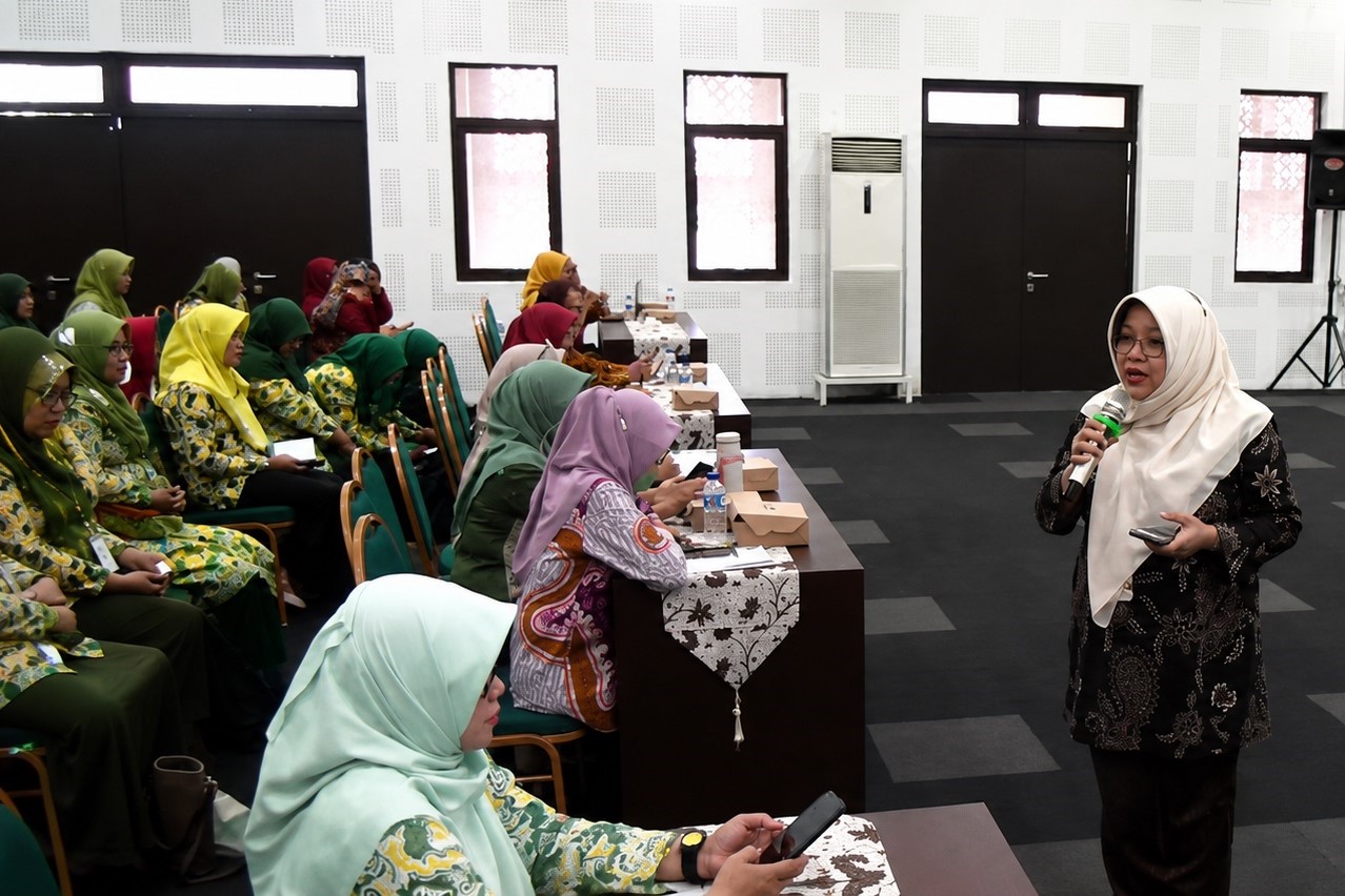 Guru Kulon Progo Ikuti Seminar Literasi Pasar Modal untuk Cegah Investasi Bodong