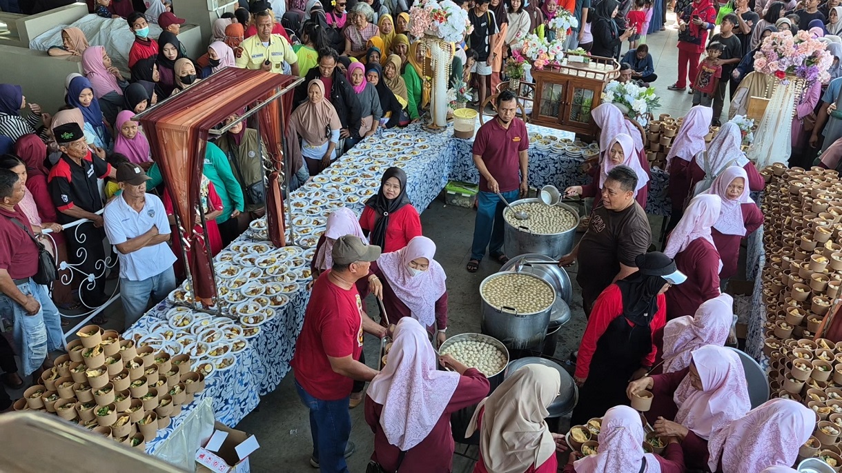 Jumat Berkah Pasar Godean Bagikan 2.000 Porsi Kuliner Gratis, Dongkrak Kunjungan Pasar