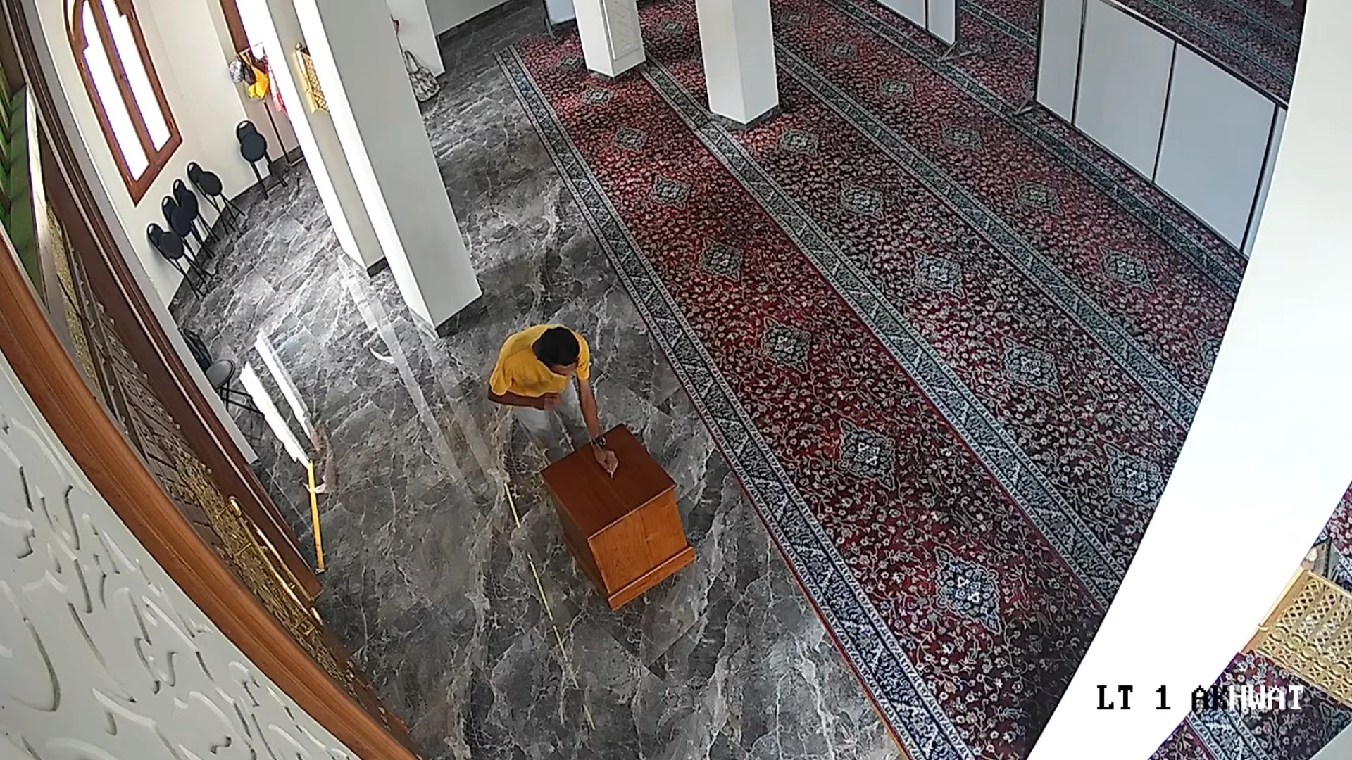 Pencurian Kotak Amal Masjid di Wates Kulon Progo Terekam CCTV, Gunakan Lidi Berperekat ...