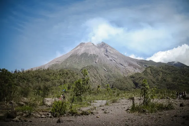 Langgar Larangan Pendakian Gunung Merapi, Empat Orang Dijatuhi Sanksi