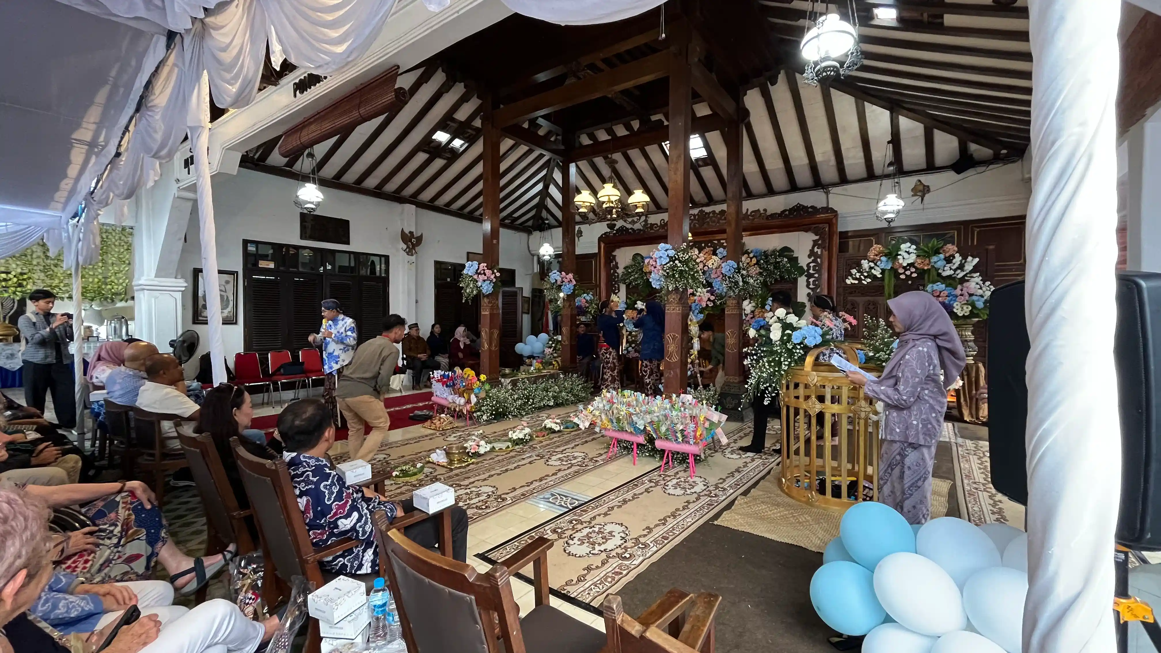 Antusiasme Duta Budaya Dunia Saksikan Prosesi Tedak Sinten