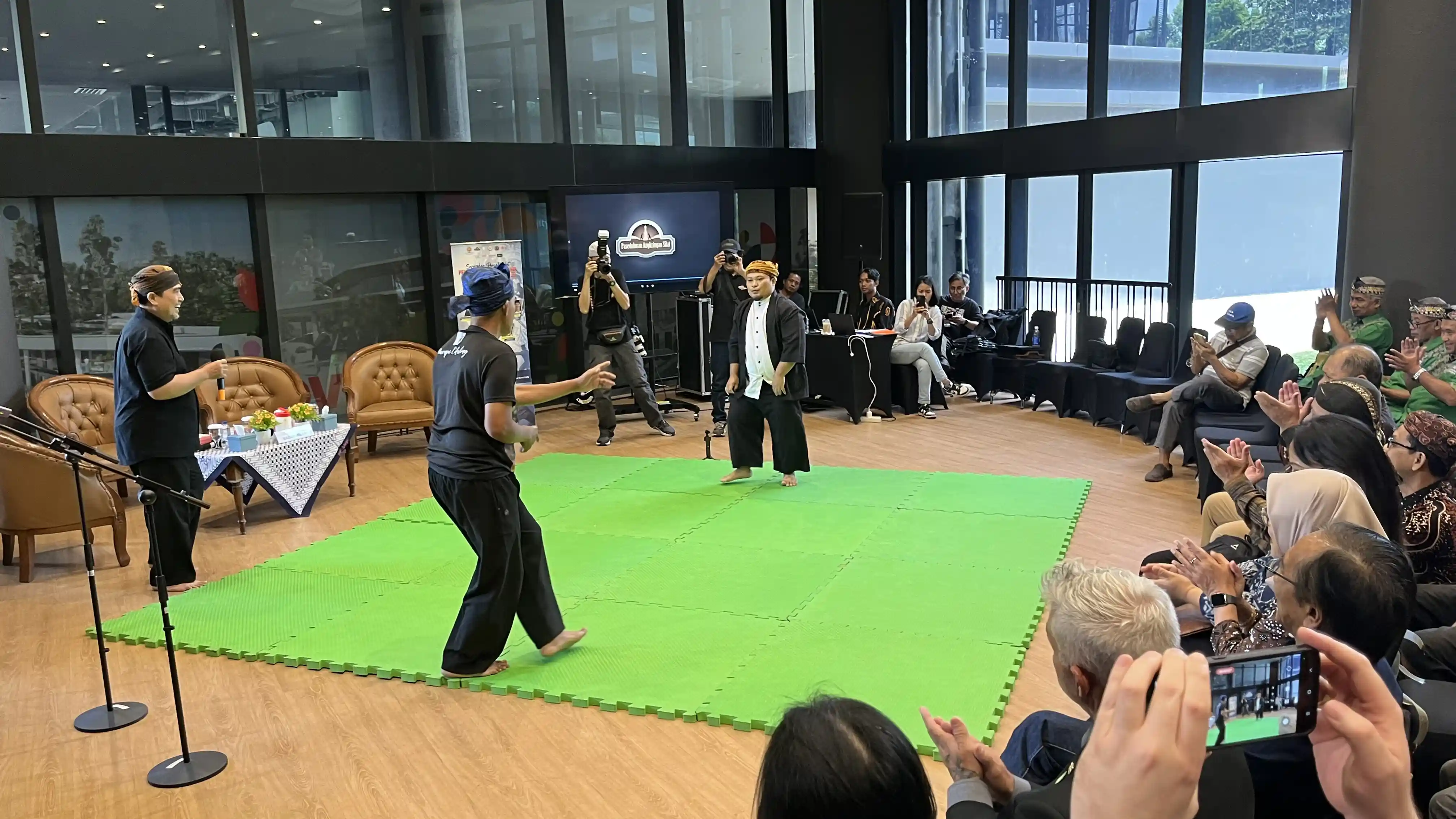 Menjaga Jati Diri Pencak Silat Tradisional di Tengah Arus Modernisasi