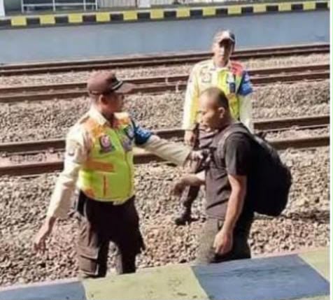 Seorang Pria ODGJ Diamankan Usai Memasuki Jalur KA di Stasiun Maguwo