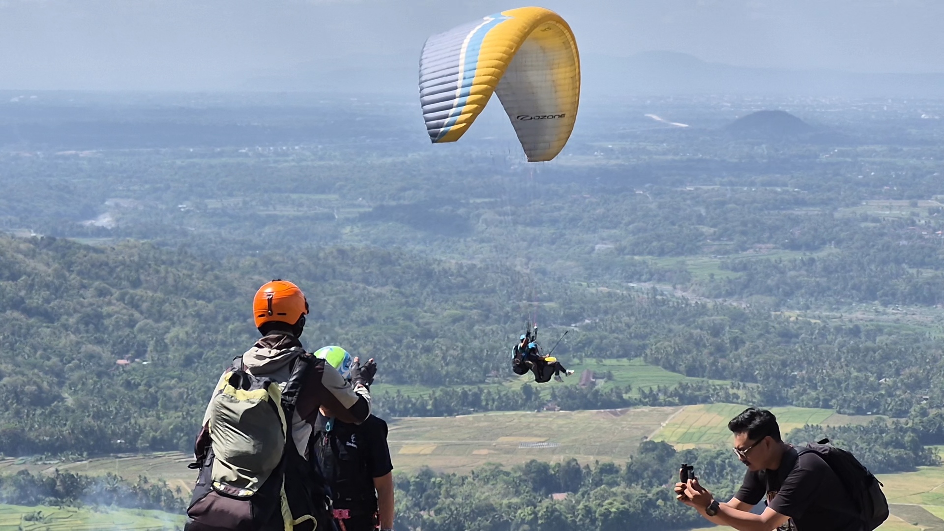 Wisata Alam Paralayang Girisembung, Menyuguhkan Panorama Kulon Progo dari Ketinggian