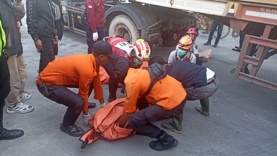 kecelakaan di Jalan Kalianak Surabaya