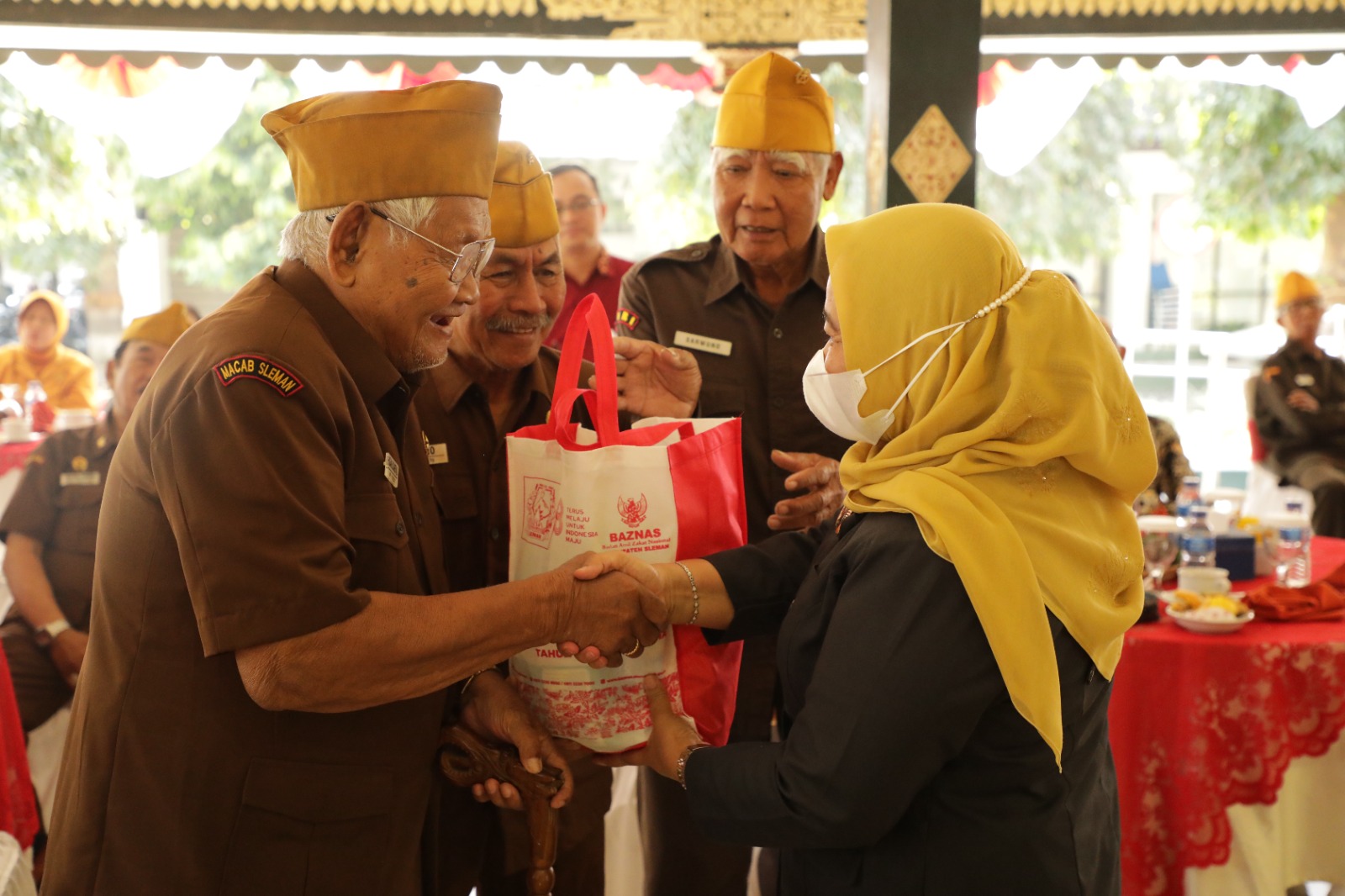 Peringati Hari Veteran Nasional Di Sleman, Pemkab Bagi Ratusan Paket ...