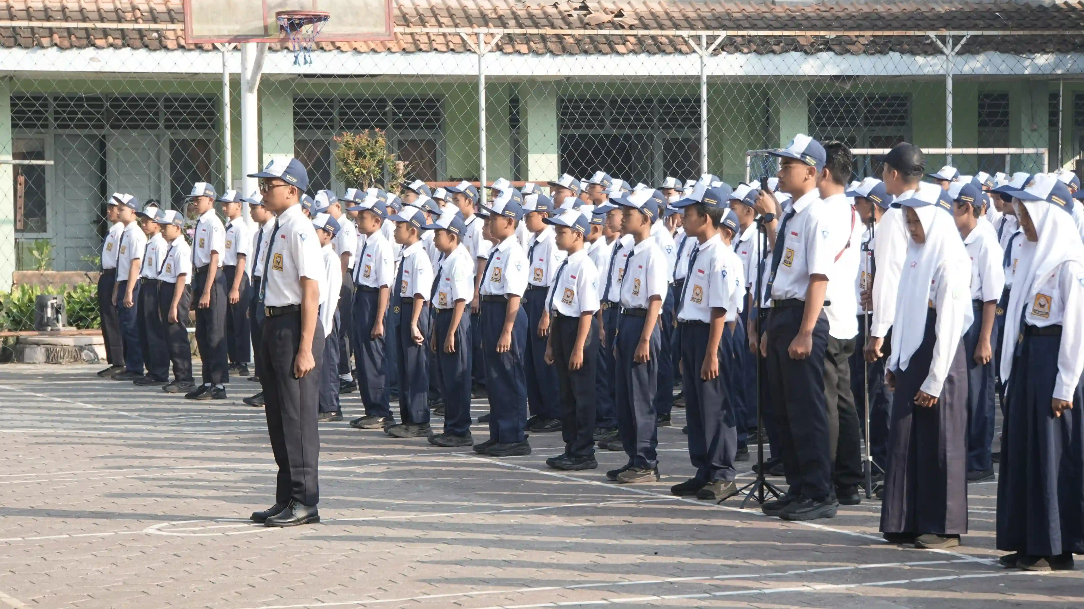 Wabup Kulon Progo mengajak Siswa SMPN 2 Galur untuk menjaga pergaulan dan etika ...