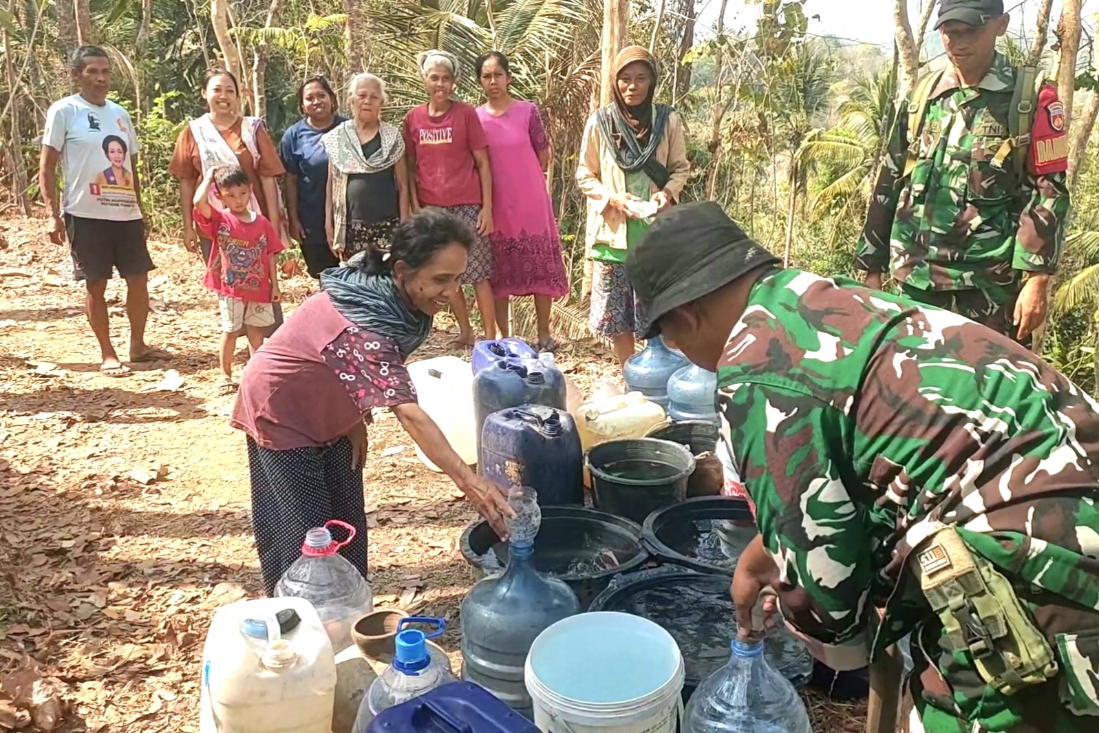 Kodim 0731 Kulon Progo Rutin Salurkan 4.000-8.000 Liter Air Bersih Setiap Hari, Warga ...