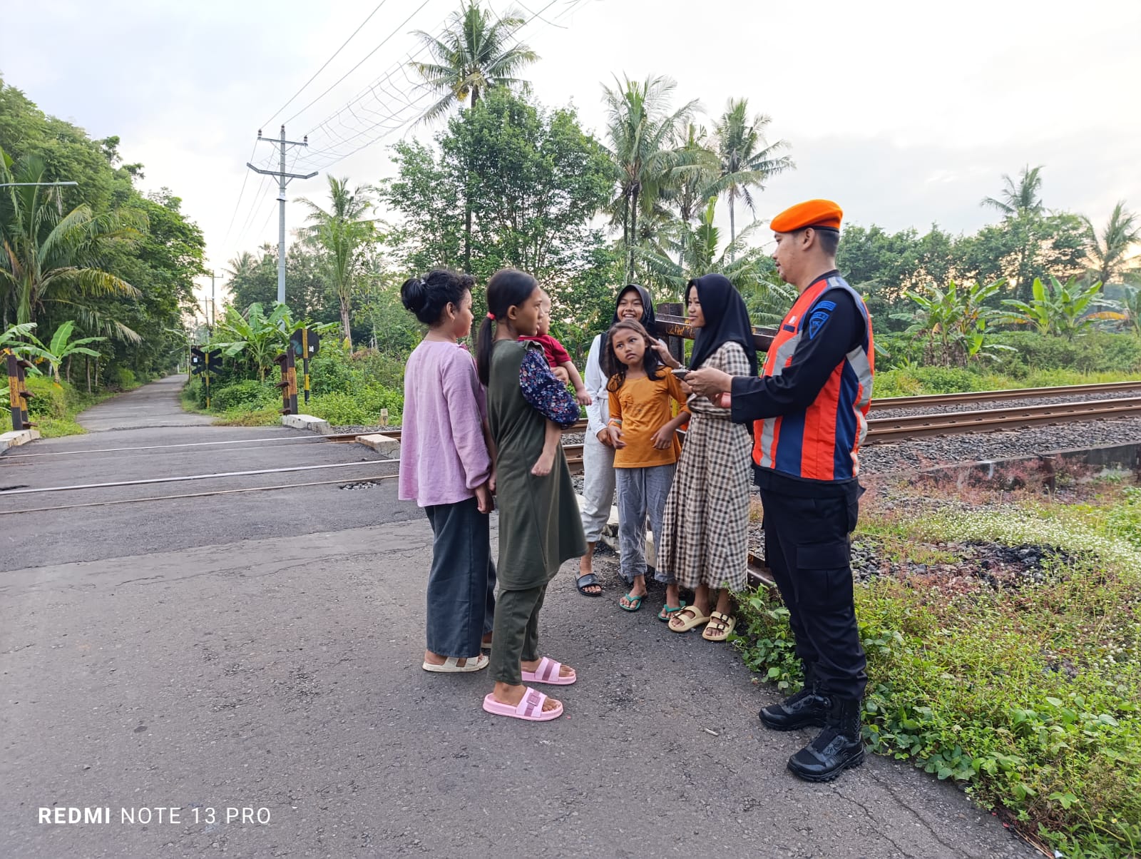 Awas! Beraktivitas di Jalur Kereta Api Bisa Kena Denda Rp15 Juta