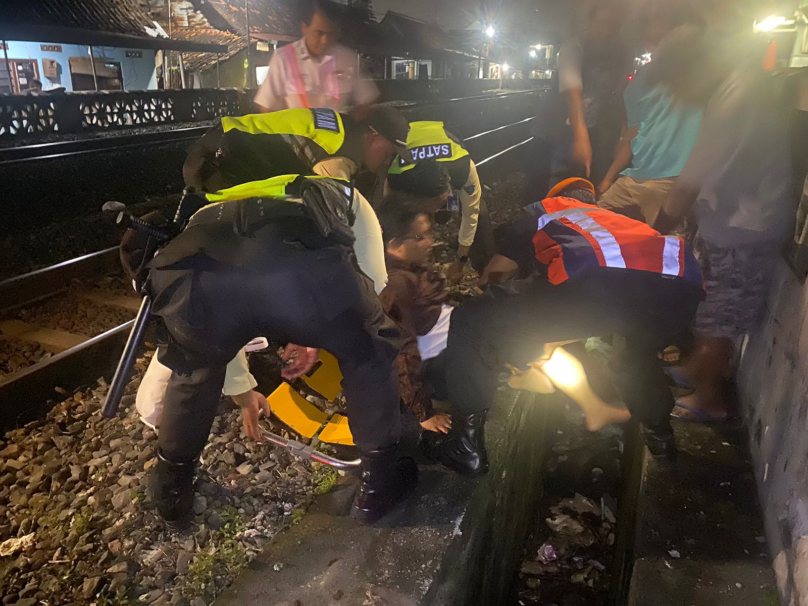 Penumpang Nekat Lompat dari Kereta Gajayana di Yogyakarta, Korban Dilarikan ke Rumah Sakit