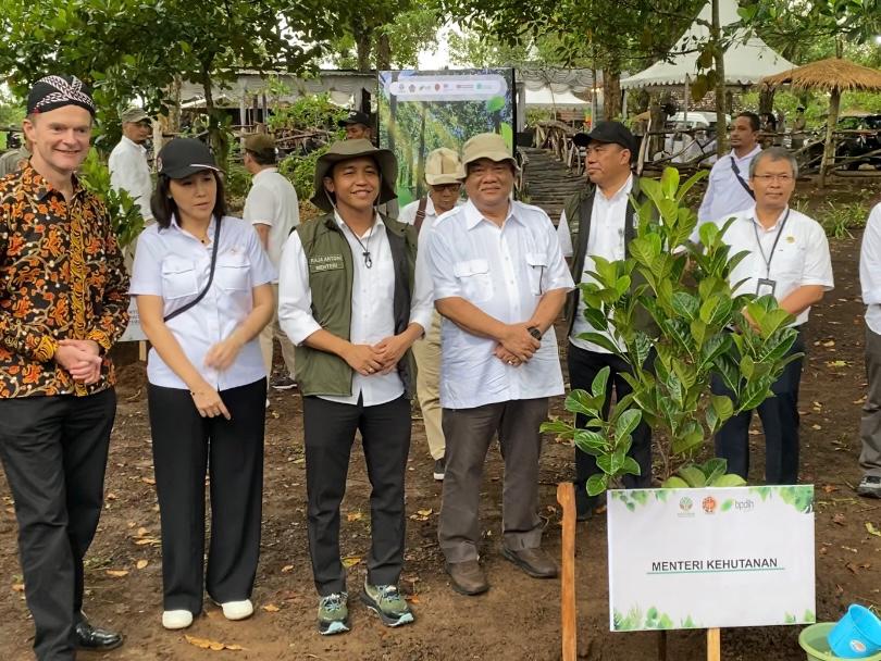 Kunjungi Gunungkidul, Menteri Perhutanan RI dan Dubes Inggris Tandatangani Kerjasama Perhutanan