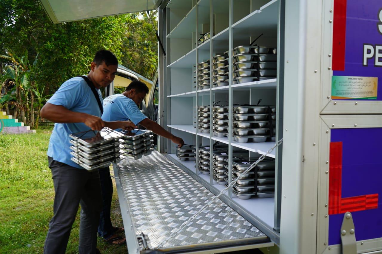 SPPG Polda DIY Perdana Salurkan 1.954 Paket Makan Bergizi Gratis ke Siswa di ...