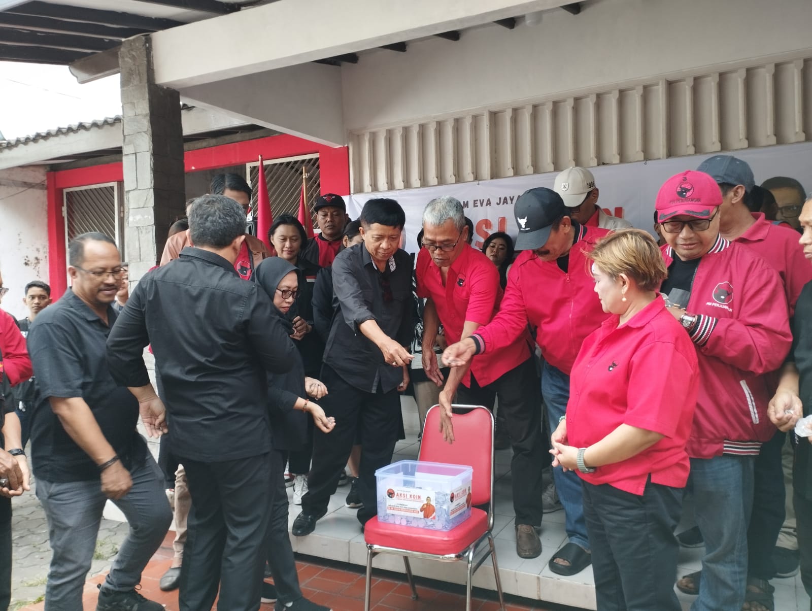 Tolak Politisasi Hukum Terhadap Sekjen PDIP, Banteng Jogja Gelar Aksi Pengumpulan Koin