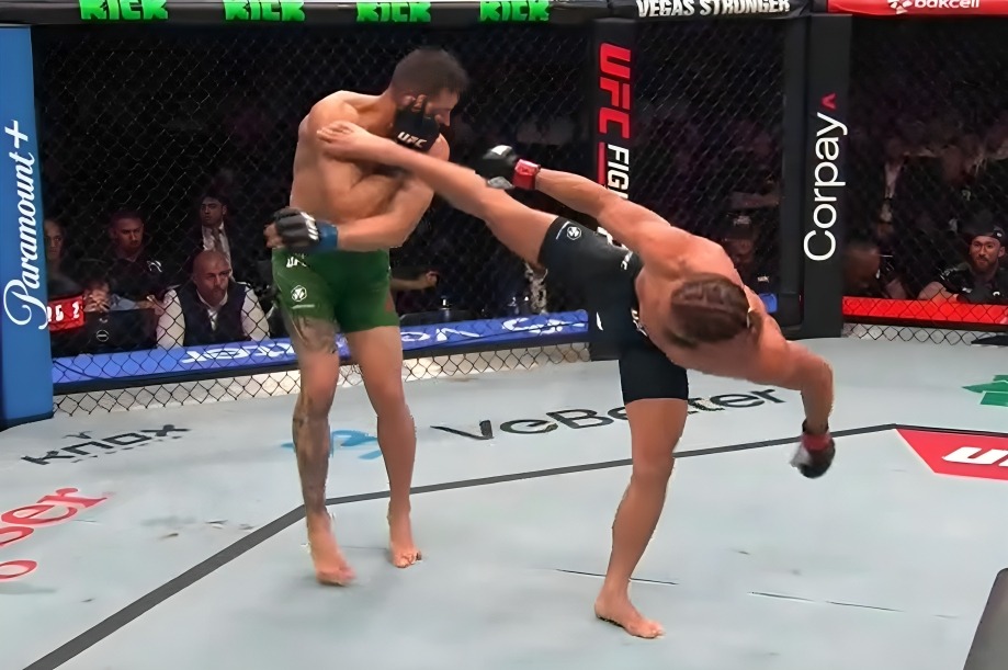 Rafael Fiziev Tumbangkan Manuel Torres di UFC Baku lalu Tantang Charles Oliveira