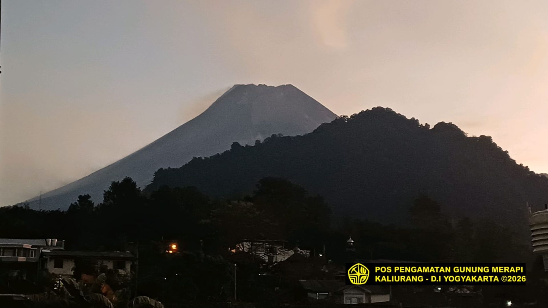 Aktivitas Gunung Merapi Hari Ini: 4 Kali Guguran Lava Meluncur hingga 2 Kilometer, ...