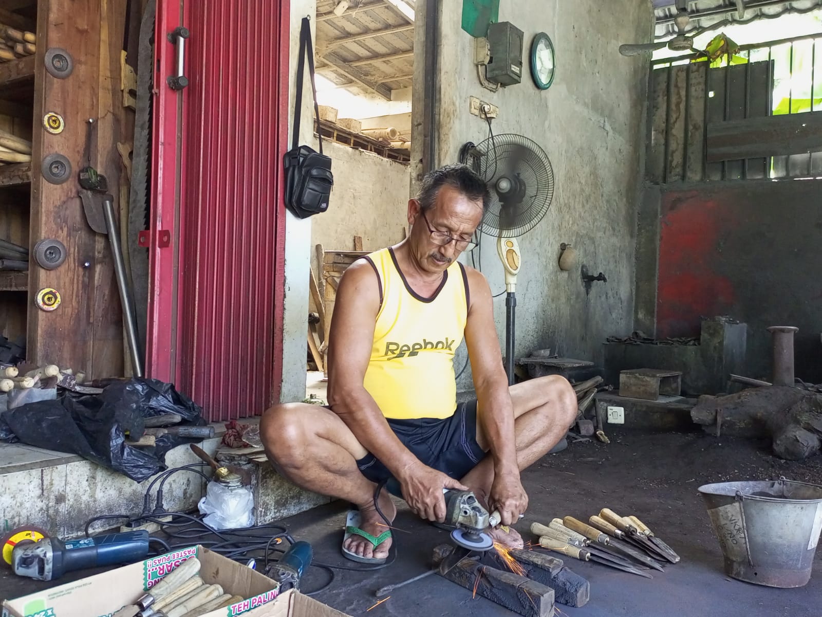 Jelang Iduladha, Pandai Besi di Pandak Bantul Masih Sepi Pesanan