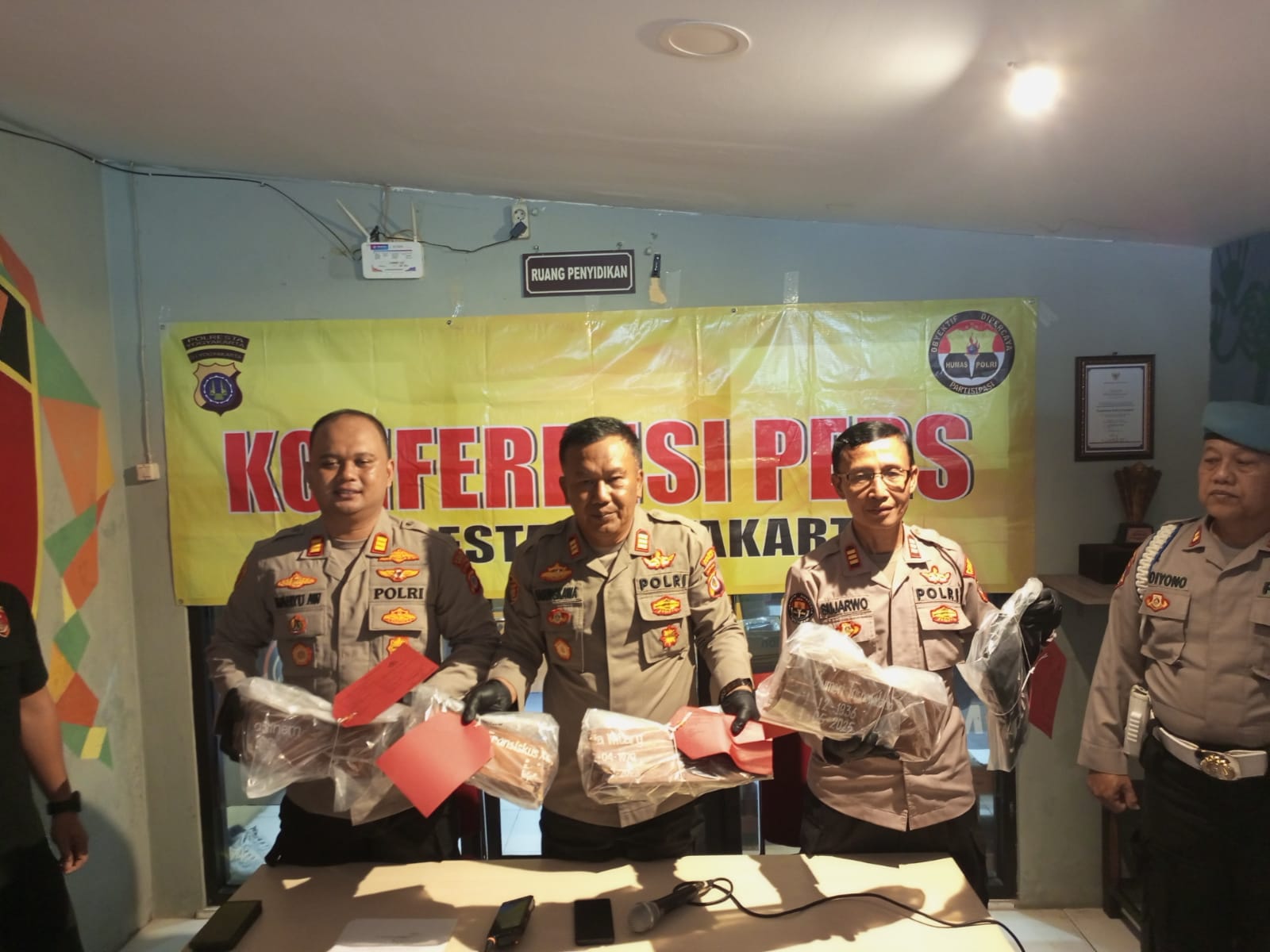 Polisi Masih Dalami Motif Pelaku Perusakan Makam non-Muslim di Bantul, Pastikan Bukan Terkait ...