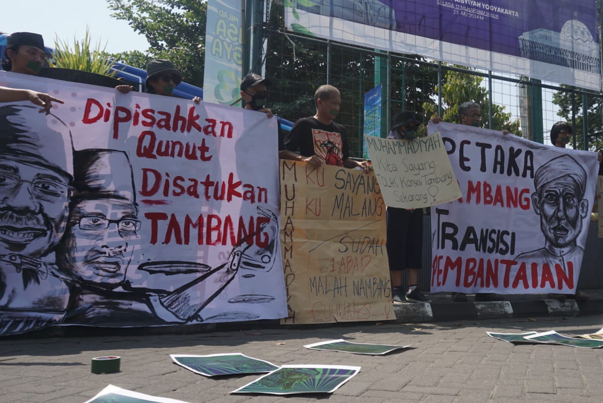 Desak PP Muhammadiyah Tolak Konsensi Tambang, Sekelompok Massa Lakukan Aksi Bisu di Universitas ...