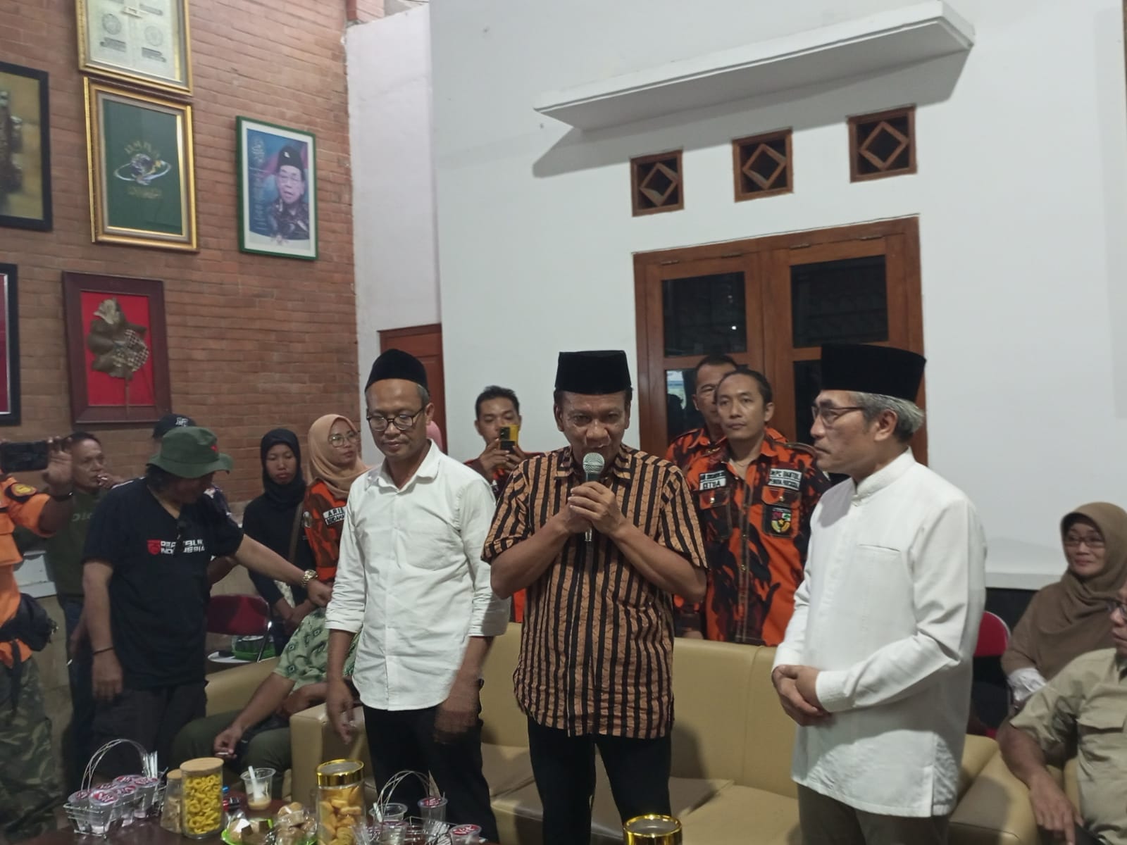 Pasangan Untoro-Wahyudi Kunjungi Kediaman Abdul Halim Muslih